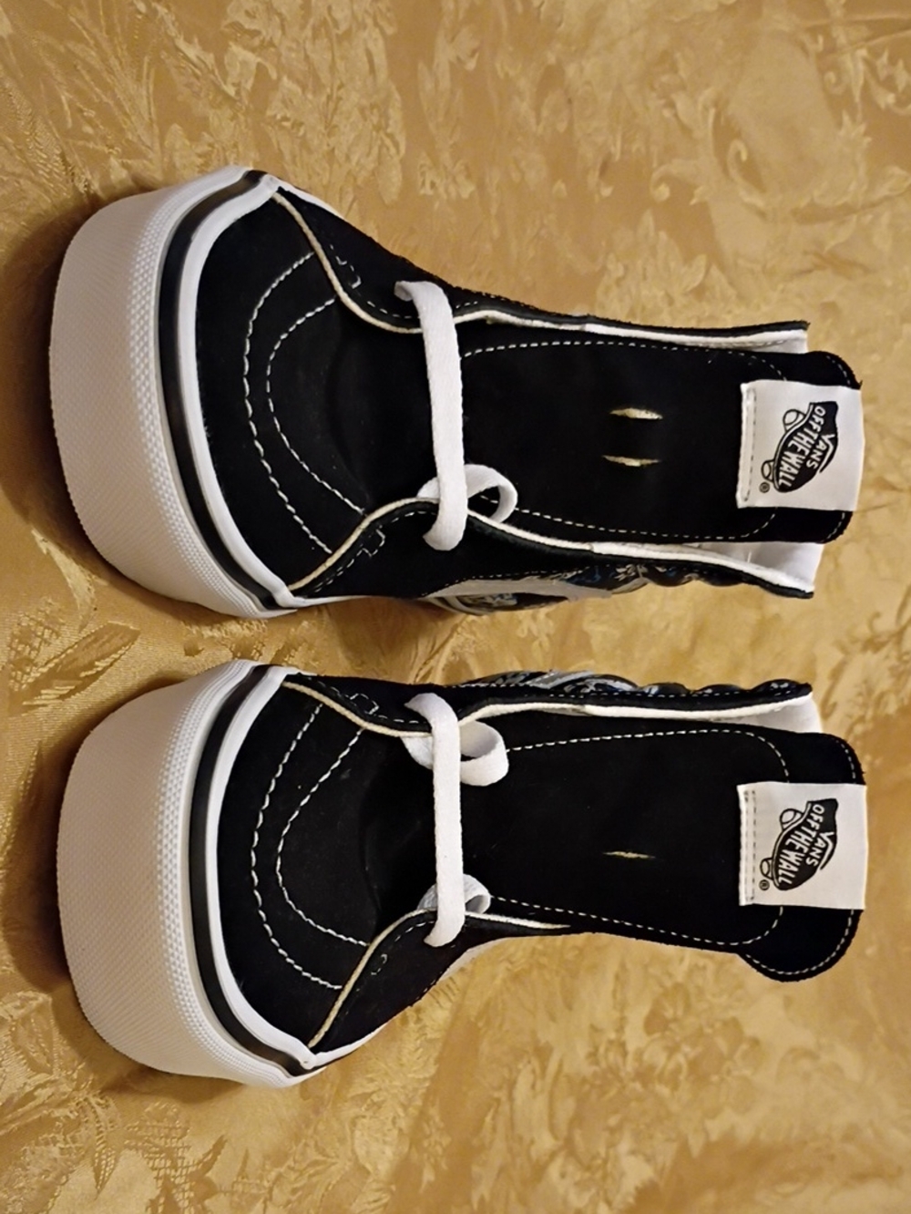 VANS Black and Blue Skulls Sk8-Hi Women's 7.5 Men's 6.0 - Picture 3 of 12